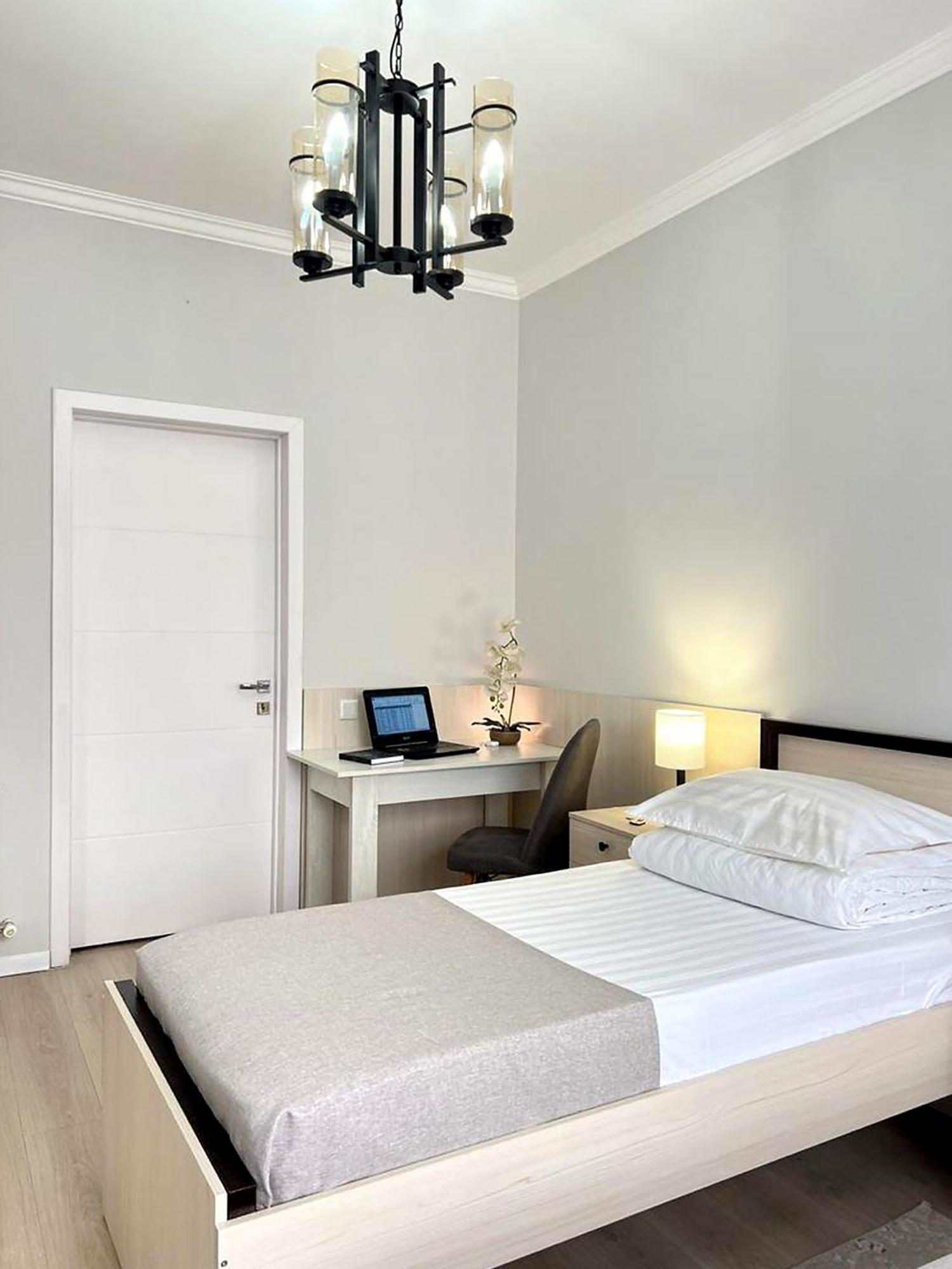 Compass Hostel 비슈케크 외부 사진