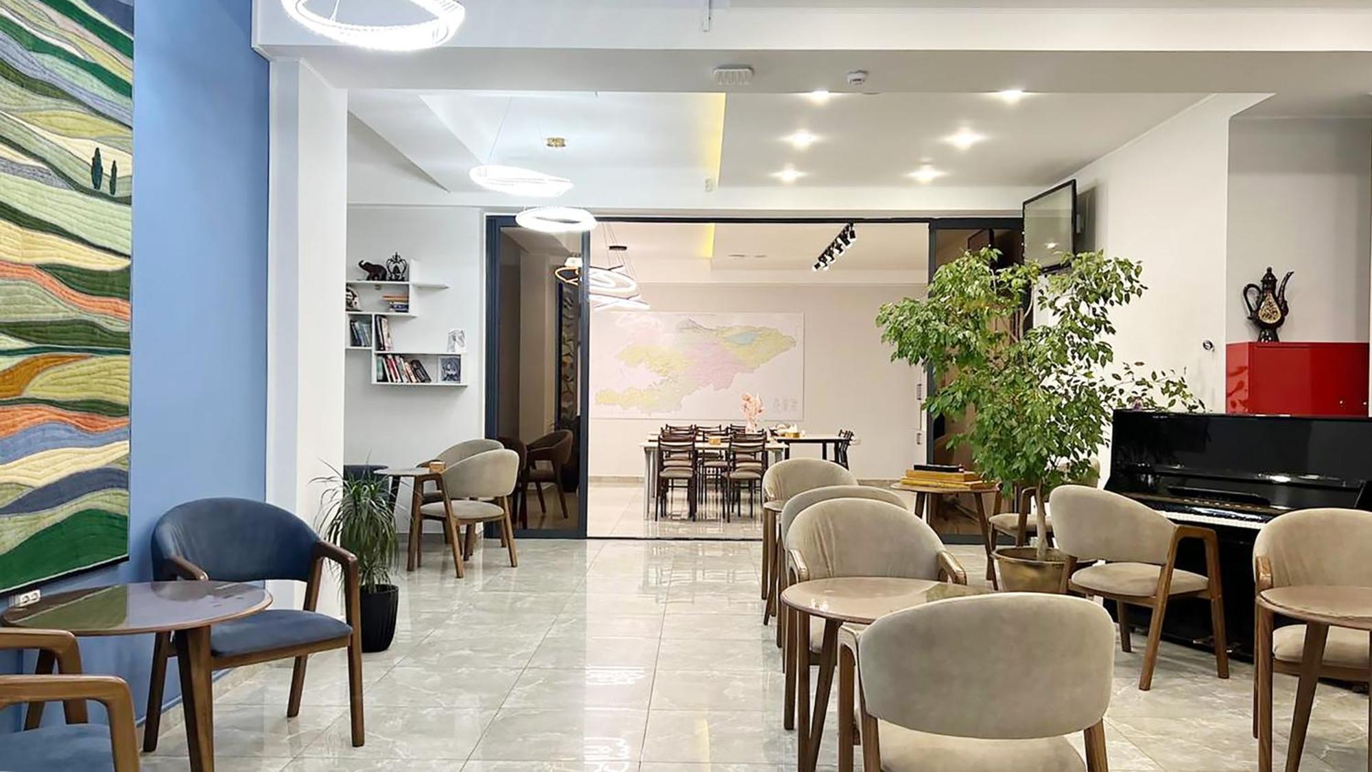 Compass Hostel 비슈케크 외부 사진