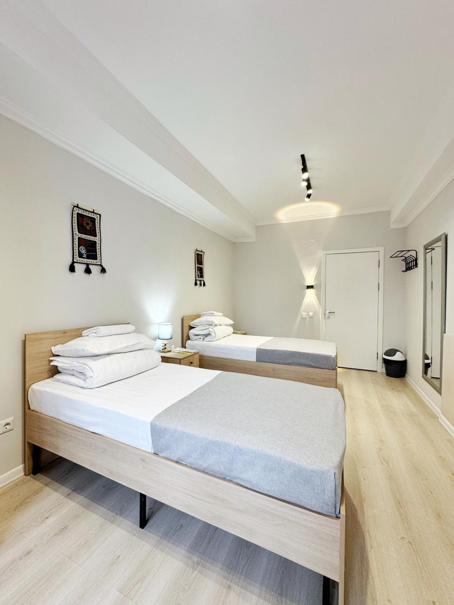 Compass Hostel 비슈케크 외부 사진